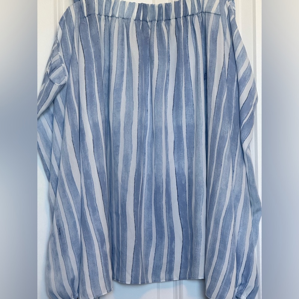 Vince Camuto blue striped cold shoulder blouse - Picture 4 of 8
